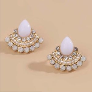 NWT Faux Pearl Rhinestone Fan Earrings